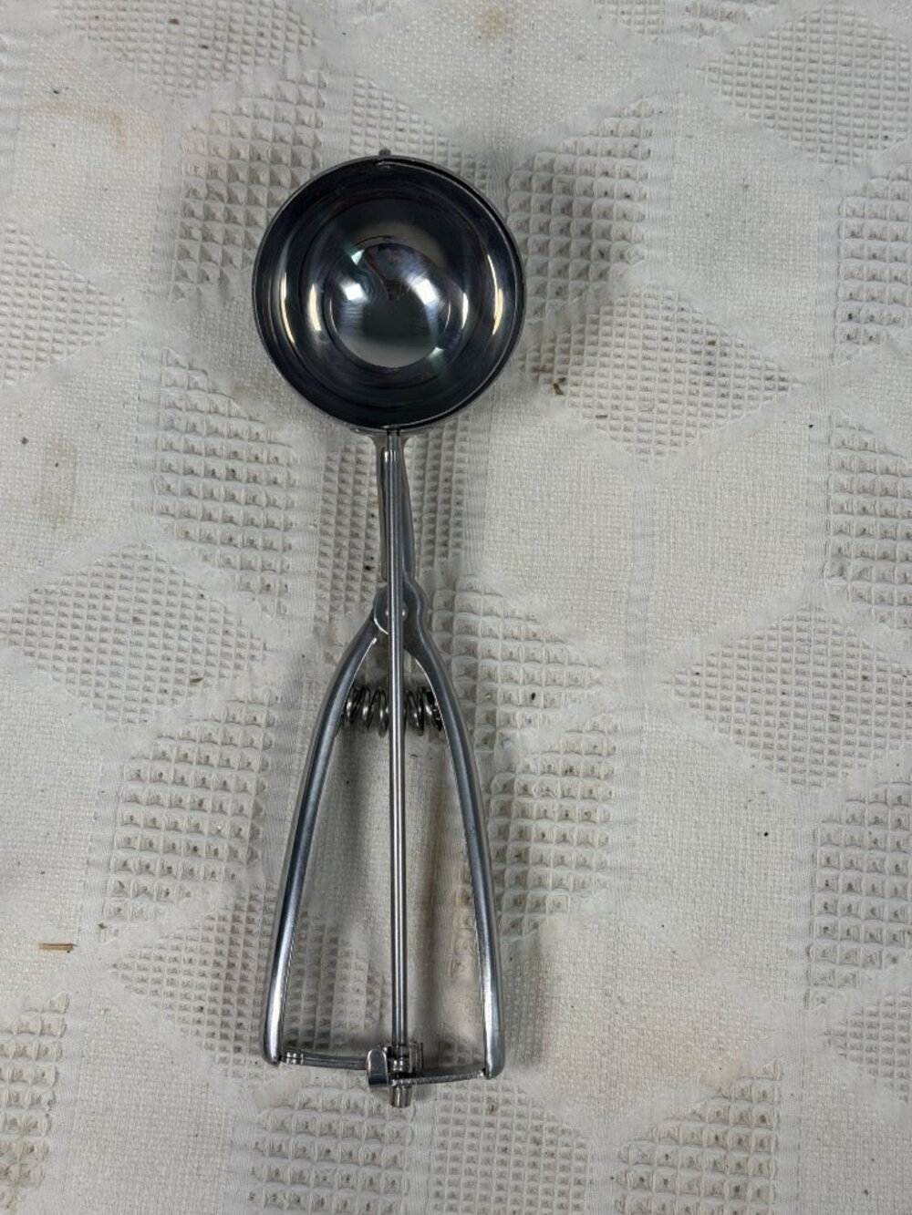 Stainless Steel 2.5 Inch Ice Cream Scoop Spring Loaded Handle Smooth Scooping